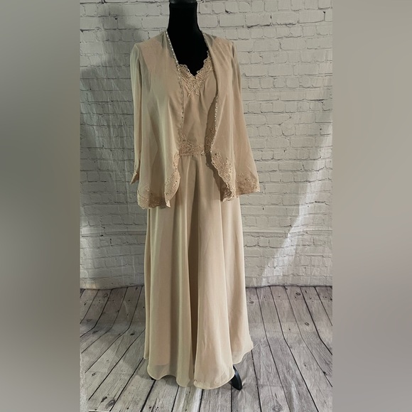 Mother of the Bride Dress - Picture 1 of 4